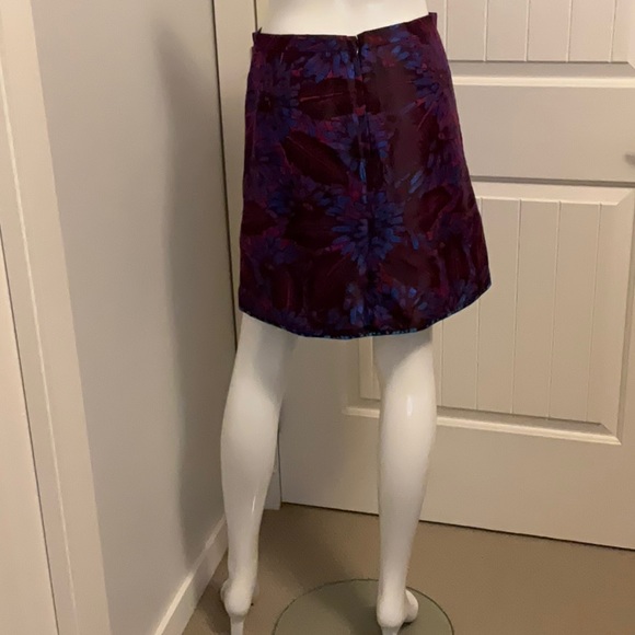 J Crew Women’s Purple Floral Brocade Skirt Size 8 - Picture 4 of 7
